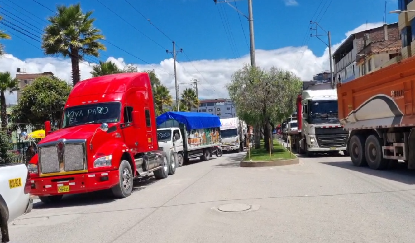 PARO DE TRANSPORTISTAS DEJA UN FALLECIDO Y ACUERDAN TREGUA TRAS REUNIONES CON EL EJECUTIVO